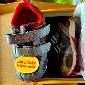 NWT baby/toddler shoes size US 7